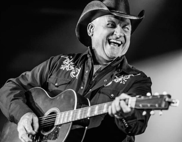 21 h 00 | Chapiteau Desjardins | Irvin Blais