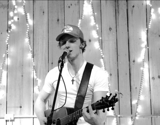 17 h 00 | Terrasse Saloon Termic | Logan Laflamme