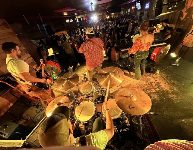 19 h | Saloon TERMIC | High Five et Nova